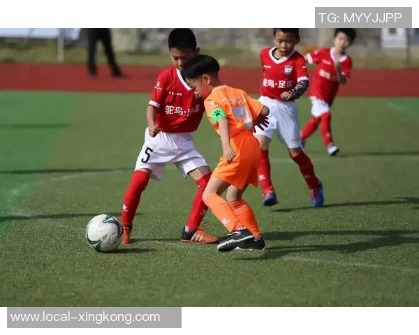 足球明星发型设计师揭秘如何打造球场风格与时尚的完美结合